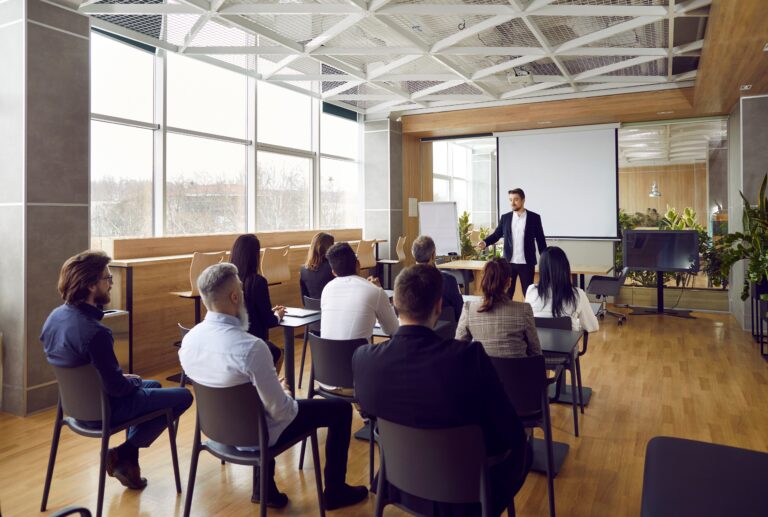 Auto-entrepreneurs participant à un atelier CCI sur les droits à la formation professionnelle