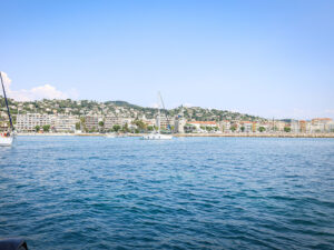 Mer bleue et vue sur le littoral méditerranéen