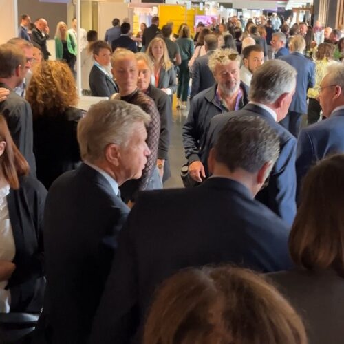 Salon IBT Côte d’Azur 2025 à Grasse – professionnels de l’industrie, du bâtiment et des technologies en réseau lors d’un événement BtoB