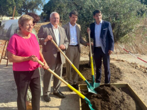 Pose de la première pierre du projet Argila à Mouans-Sartoux par les élus et partenaires du territoire