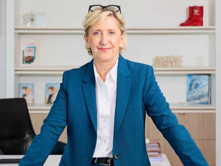 Catherine Galvez, directrice du Crédit Agricole Provence Côte d’Azur, dans son bureau à Nice