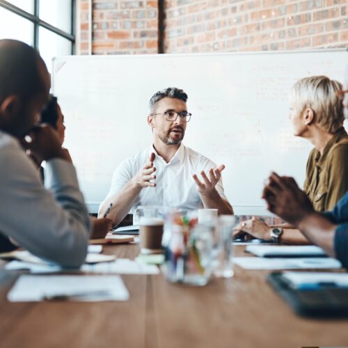 Entrepreneurs et chefs d'entreprise en discussion - CCI Nice Côte d'Azur
