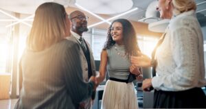 Entrepreneurs et chefs d'entreprise en discussion - CCI Nice Côte d'Azur