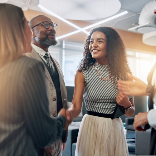 Entrepreneurs et chefs d'entreprise en discussion - CCI Nice Côte d'Azur